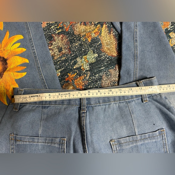 Women’s hand painted sunflower jeans. Size large. - Picture 4 of 4
